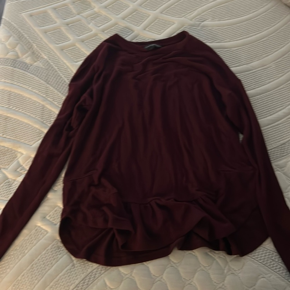 Banana Republic ruffle bottom long sleeve top